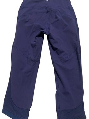 Lululemon Navy Cropped Performance Leggings size 8